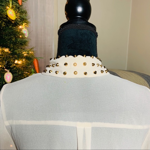🤍SALE 5 for $25• Cream Studded Collar Button Down - Picture 3 of 7